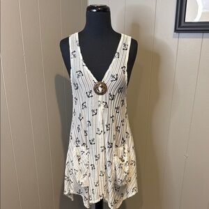 Paradise USA Women’s XS/S White and Black Sleeveless Ribbed Tunic w/ Pockets